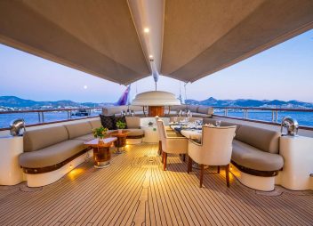 yacht charter alfesco dining