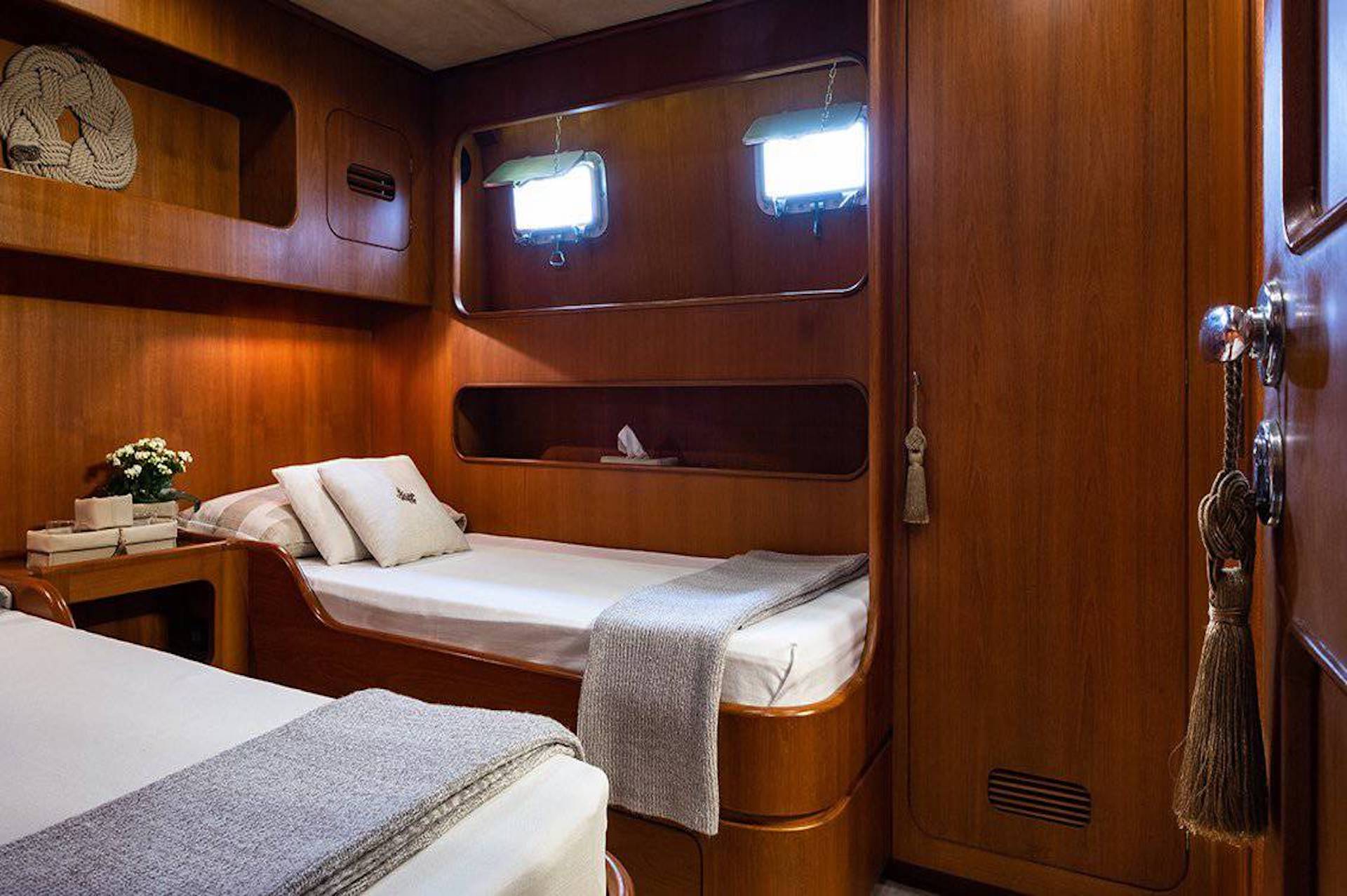 yacht charter cabin My Lotty