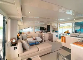 yacht charter catamaran Vicarious saloon