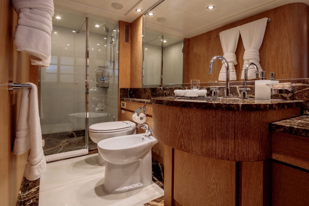 yacht charter ensuite Shooting Star