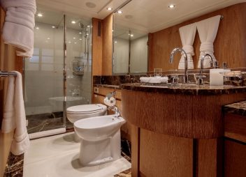 yacht charter ensuite Shooting Star