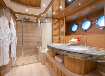 yacht charter master bathroom Zanziba