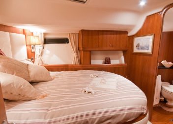 yacht charter Mustique cabin