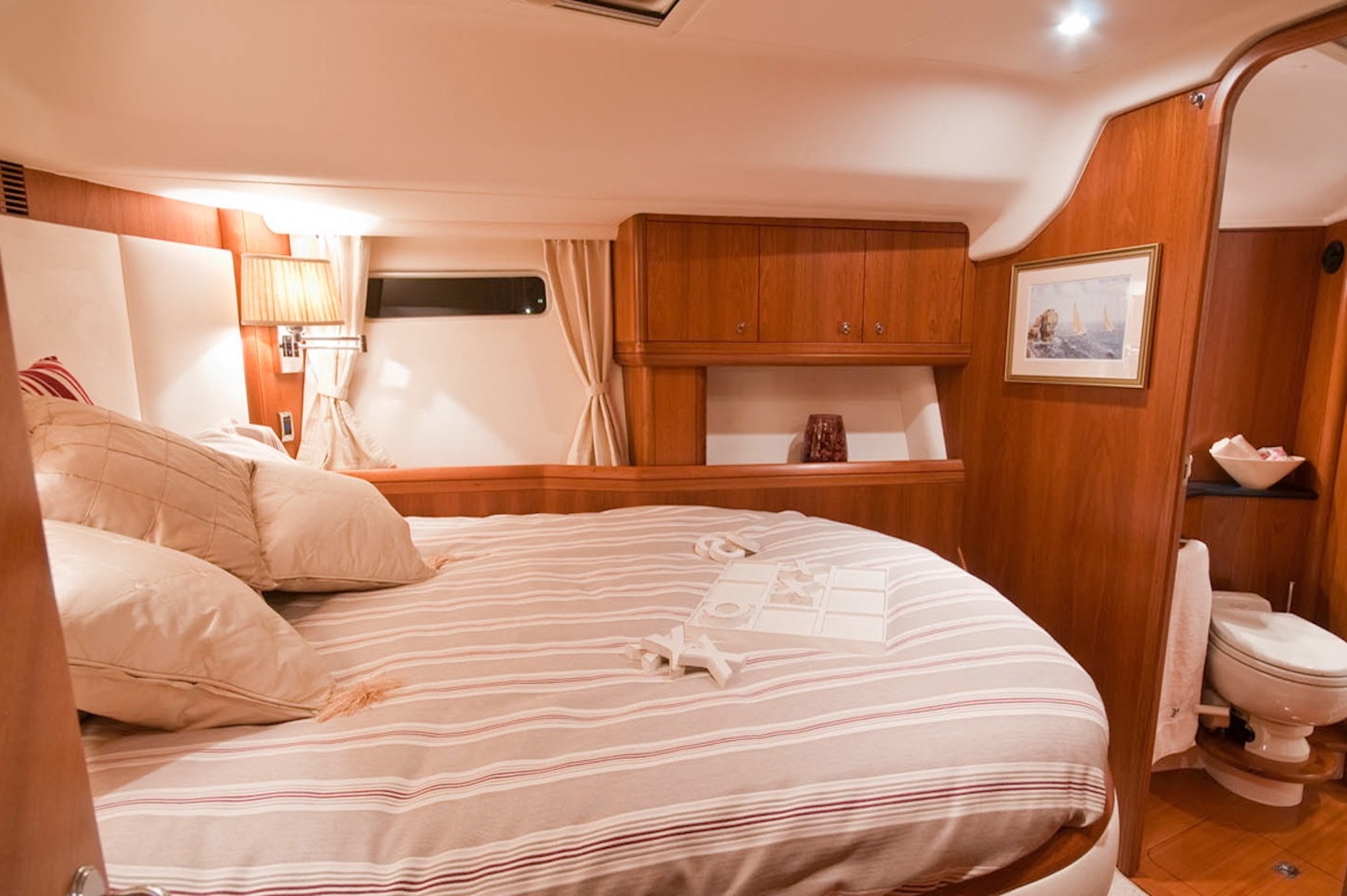 yacht charter Mustique cabin