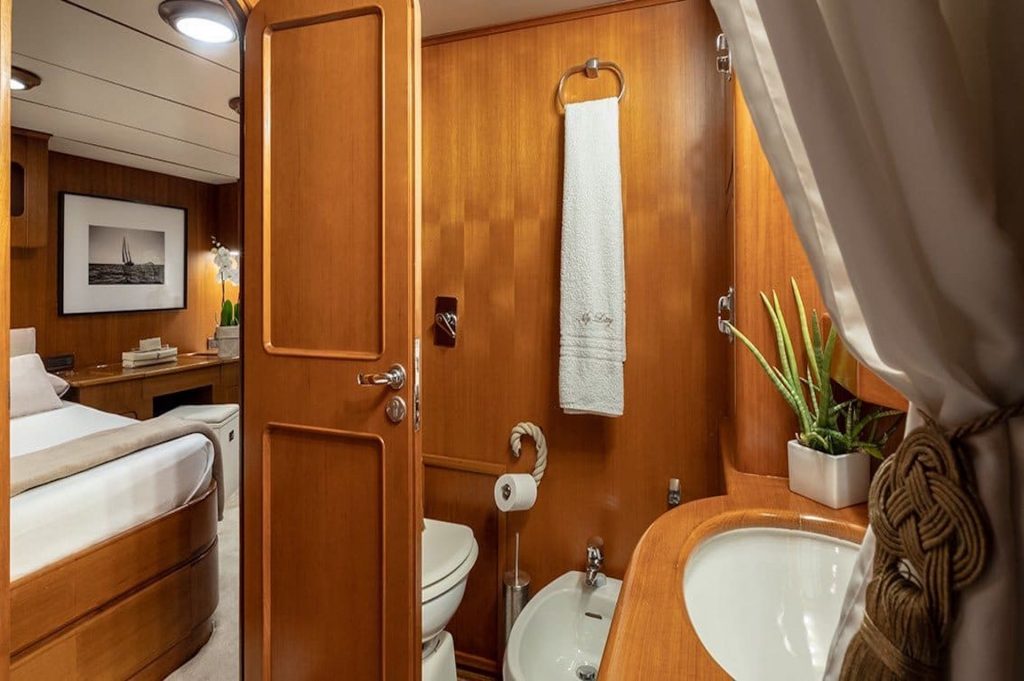 yacht charter My Lotty ensuite