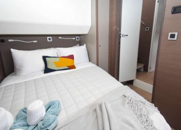 yacht charter Nae Kae guest cabin