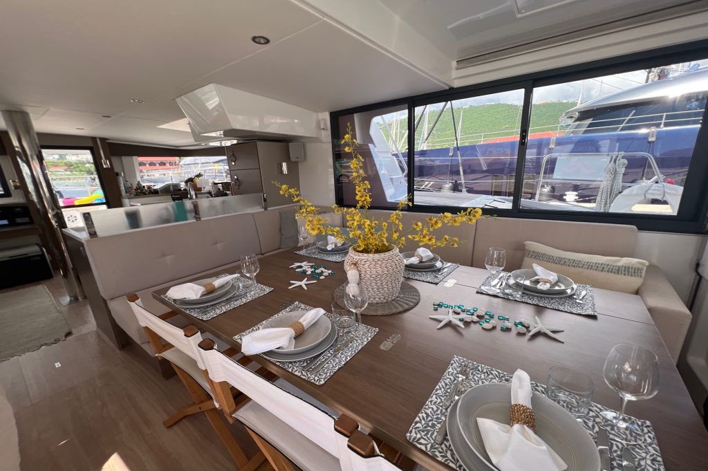 yacht charter Oceana dining