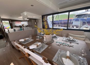 yacht charter Oceana dining