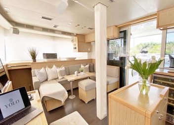 yacht charter saloon Yolo ii