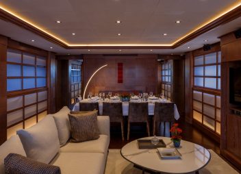 yacht charter Shooting Star dining