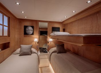 yacht charter Shooting Star pullman