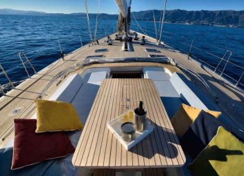 yacht charter Tess deck