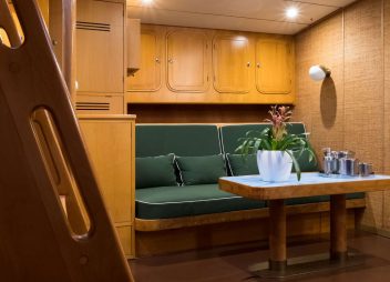 yacht charter Tess saloon