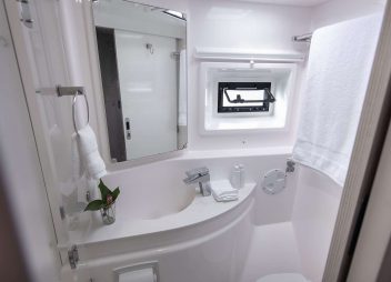 yacht charter Vicarious bathroom