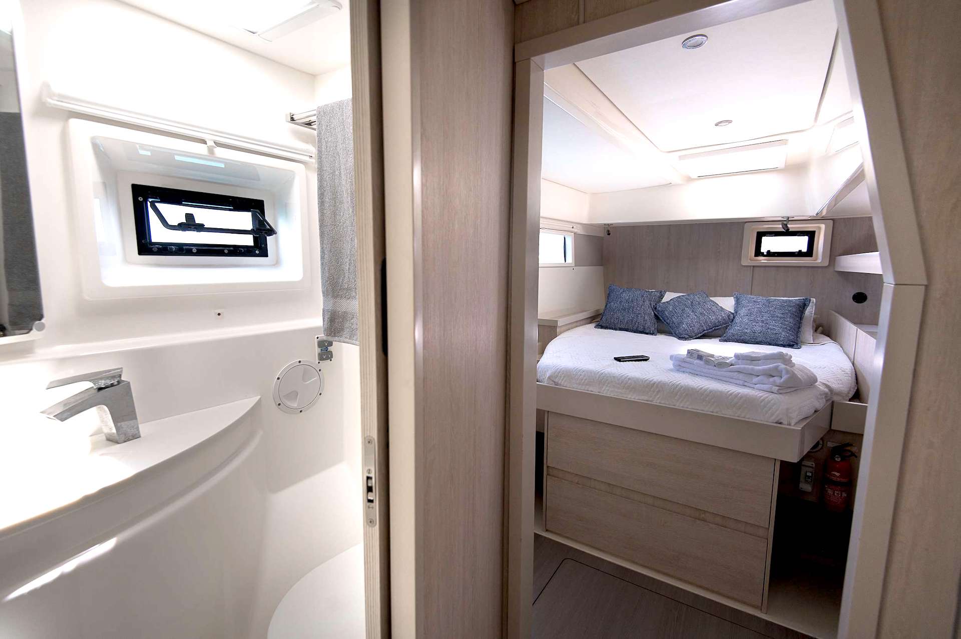yacht charter Vicarious cabin