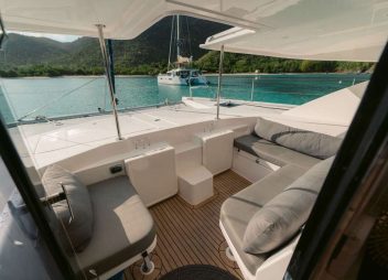 yacht charter Vicarious fore deck