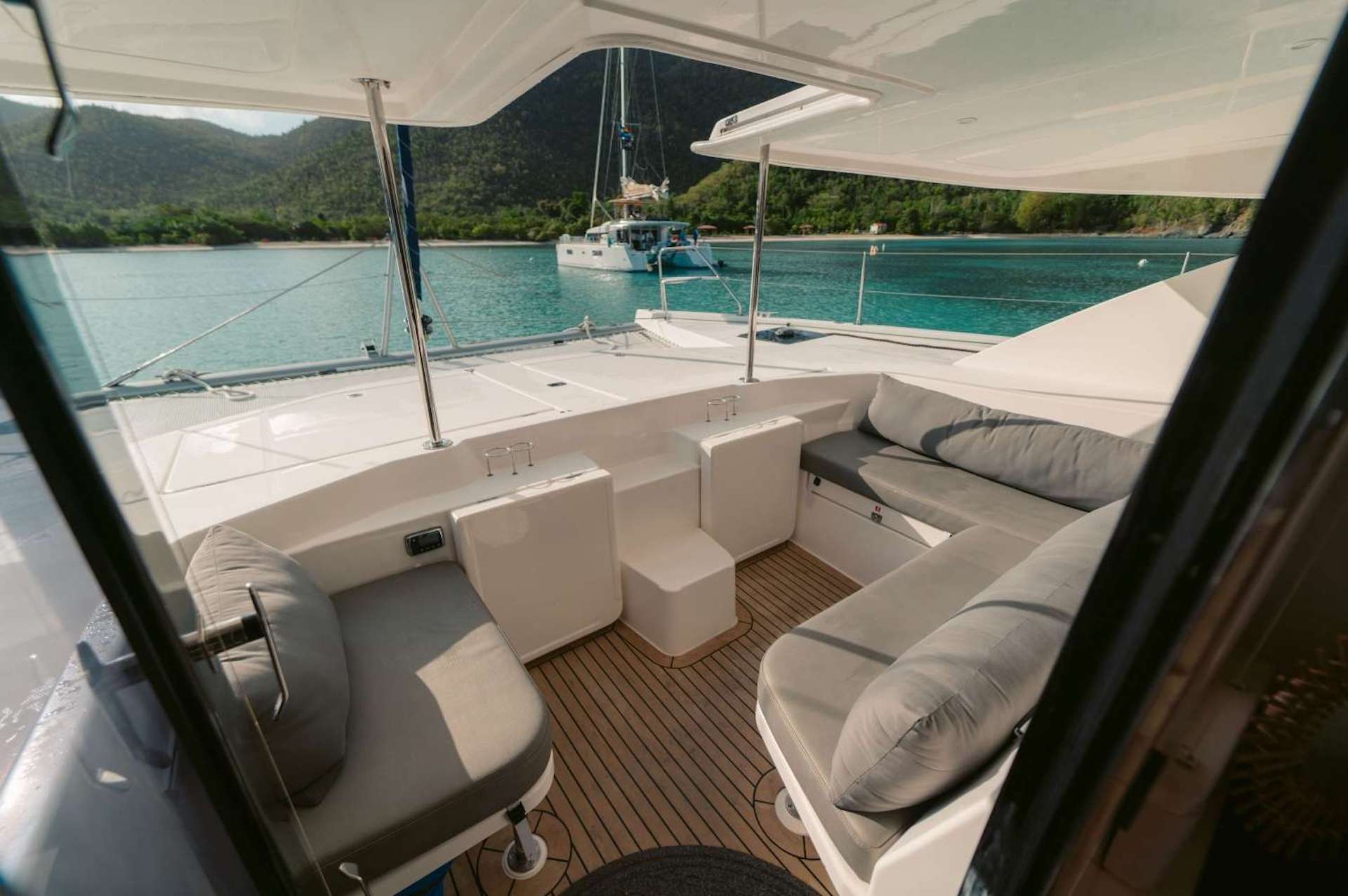 yacht charter Vicarious fore deck