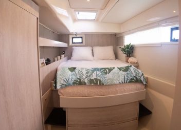 yacht charter Vicarious guest cabin