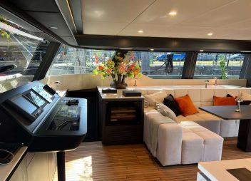 yacht charter ygo saloon