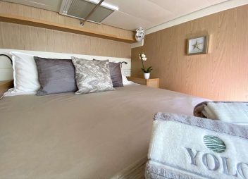 yacht charter Yolo ii cabin