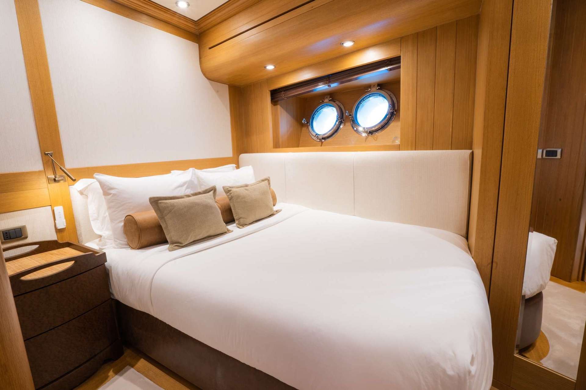 yacht charter Zanziba cabin