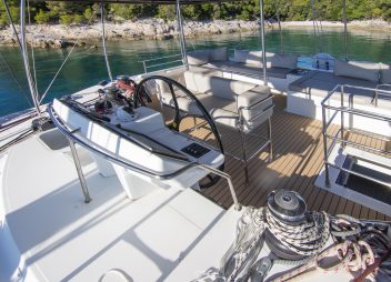 Cool Change fly bridge yacht charter