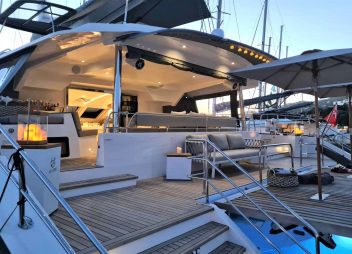 yacht charter Allure aft deck