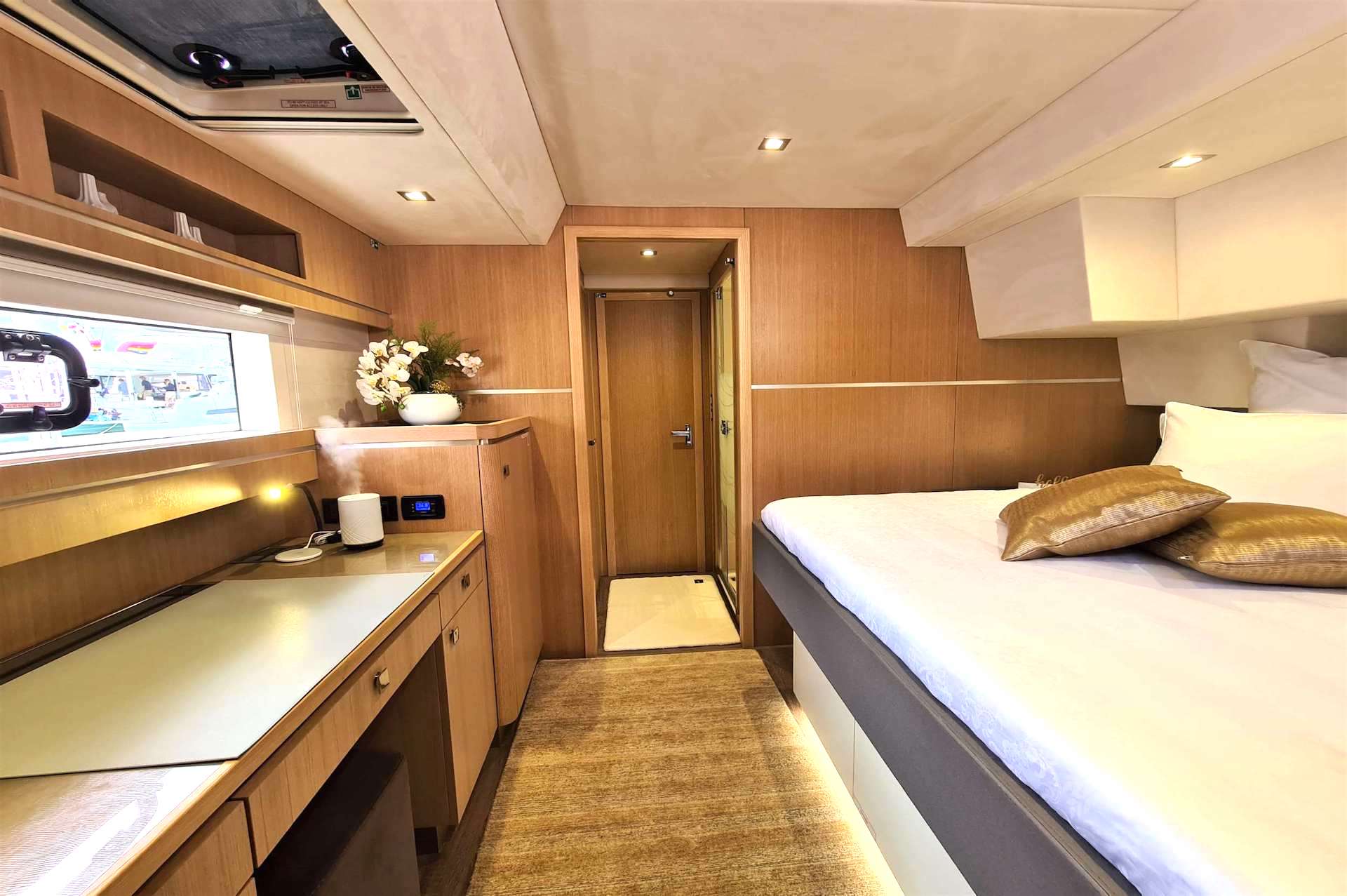 yacht charter Allure cabin