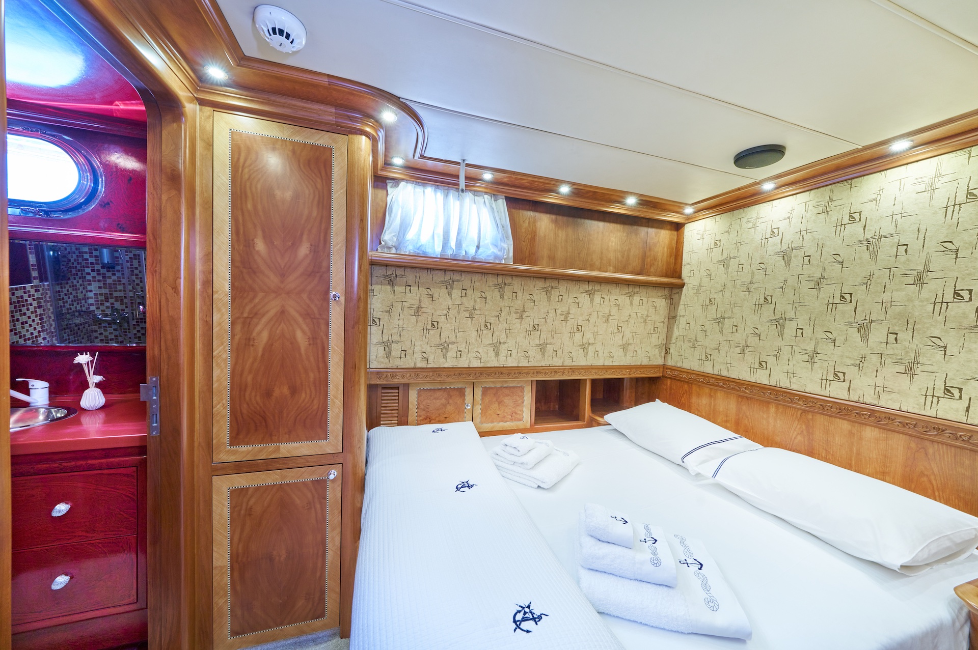 yacht charter gulet Lotus cabin