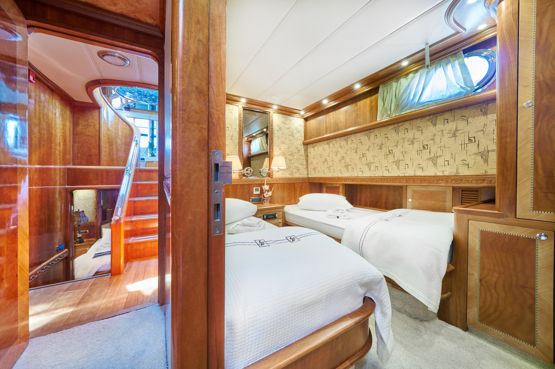 yacht charter lotus twin cabin