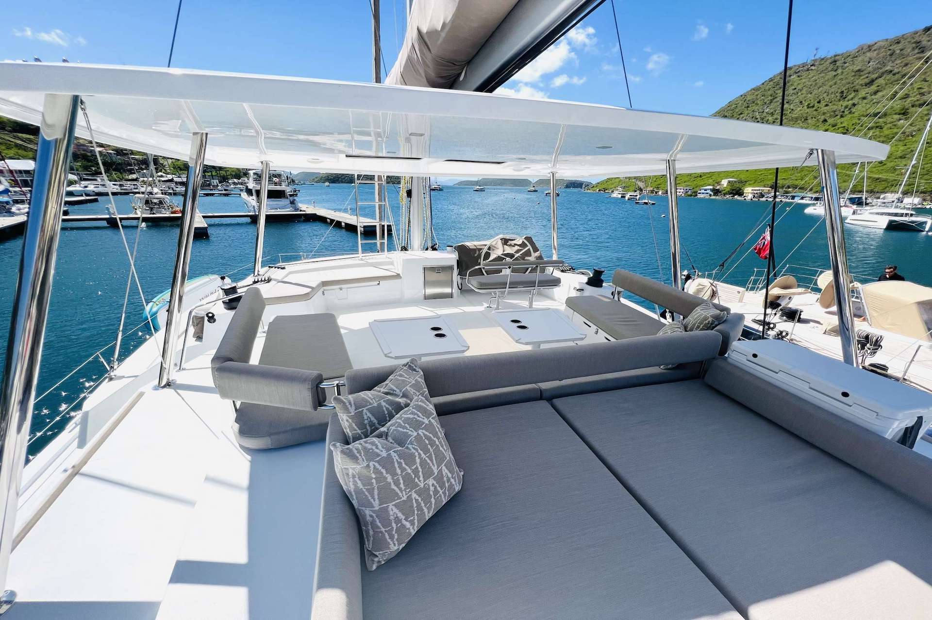 yacht charter Windward fly bridge