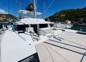 yacht charter Windward sundeck