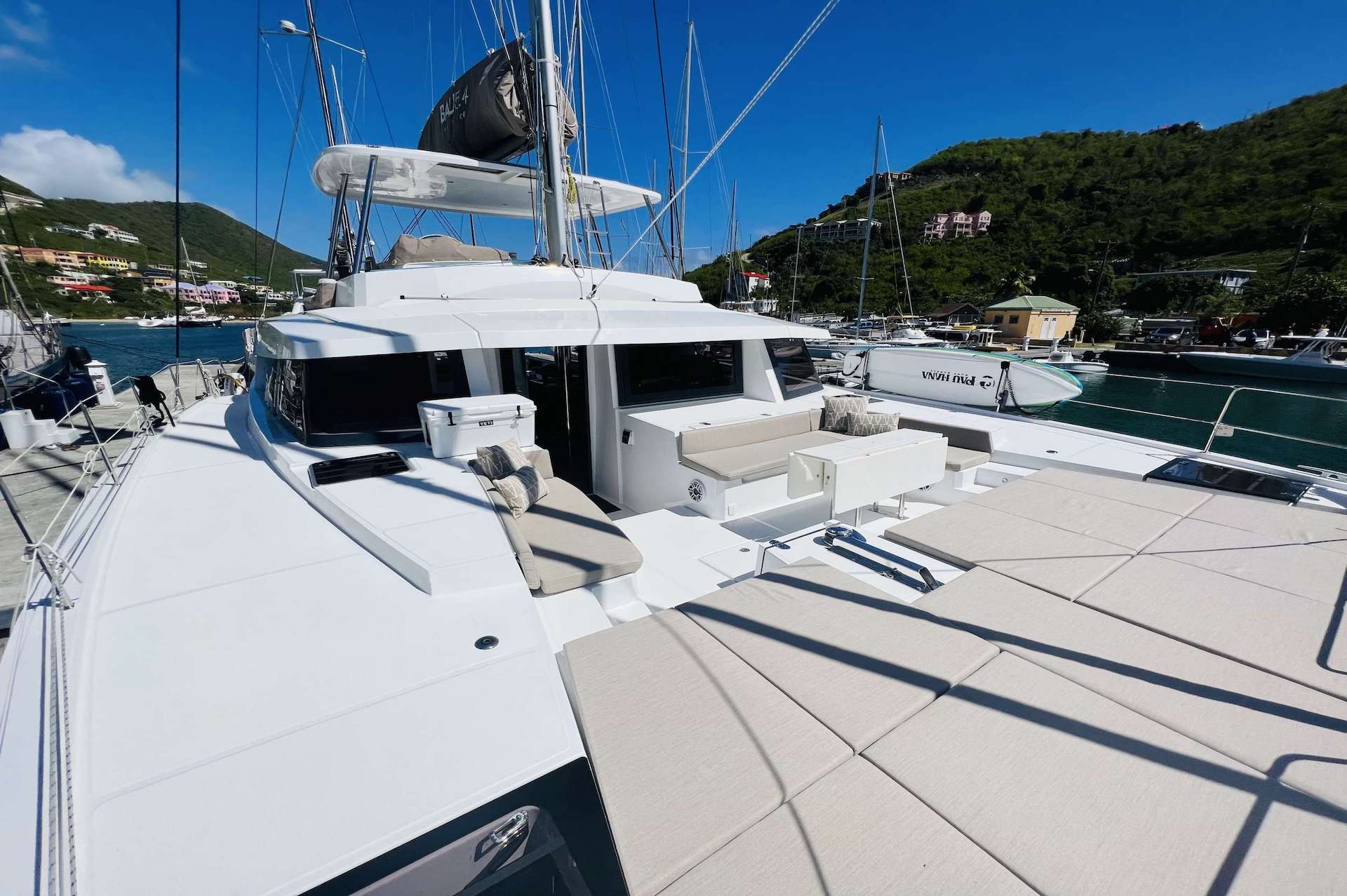 yacht charter Windward sundeck