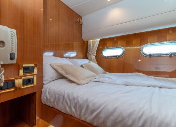 Happy 3 yacht charter double cabin