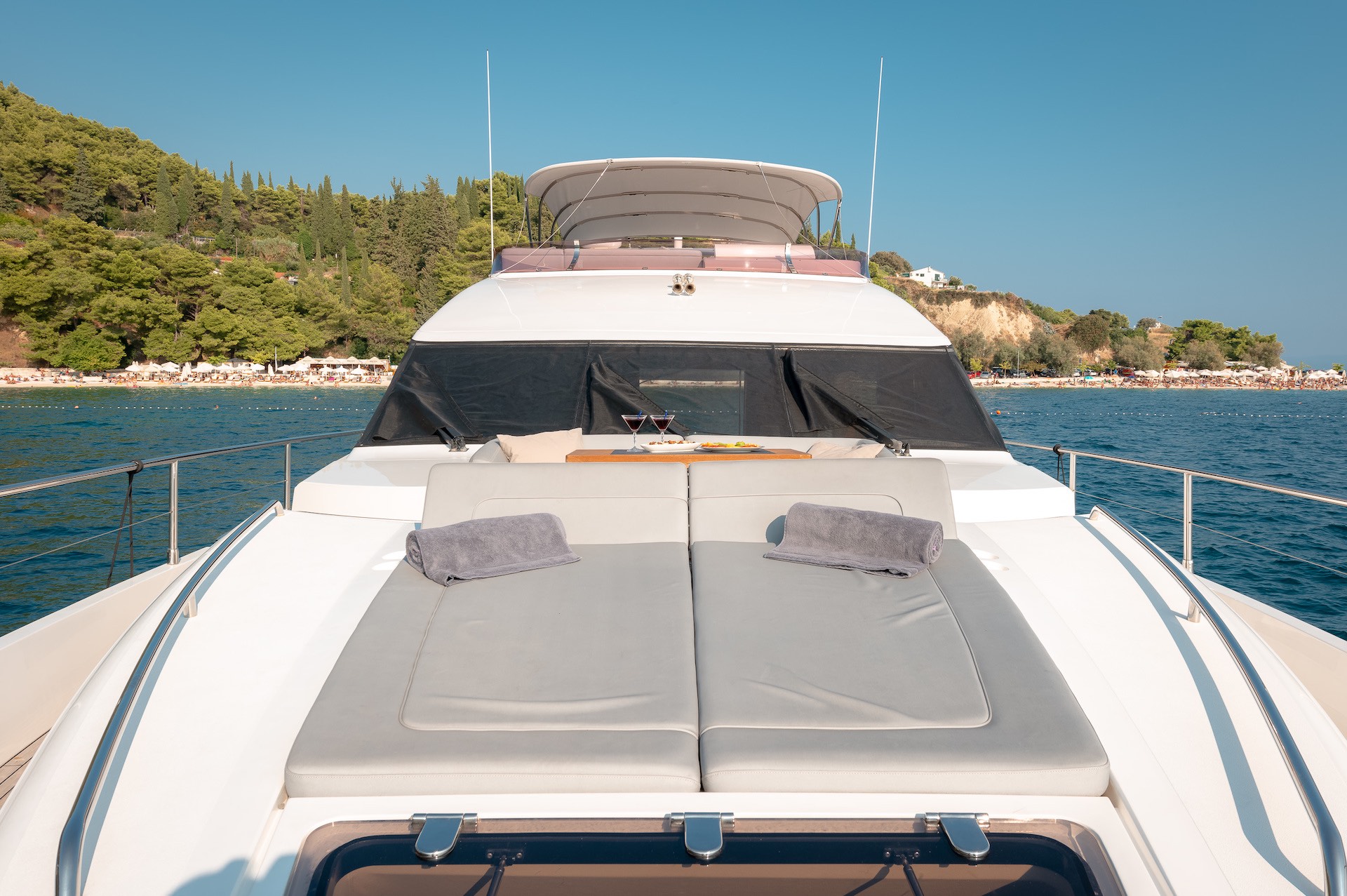 motor yacht Champion sun deck