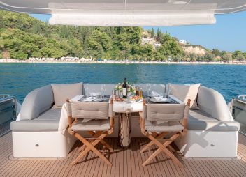 motor yacht charter Champion dining