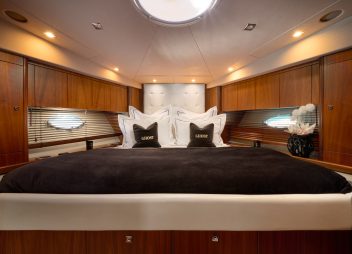 motor yacht charter double cabin