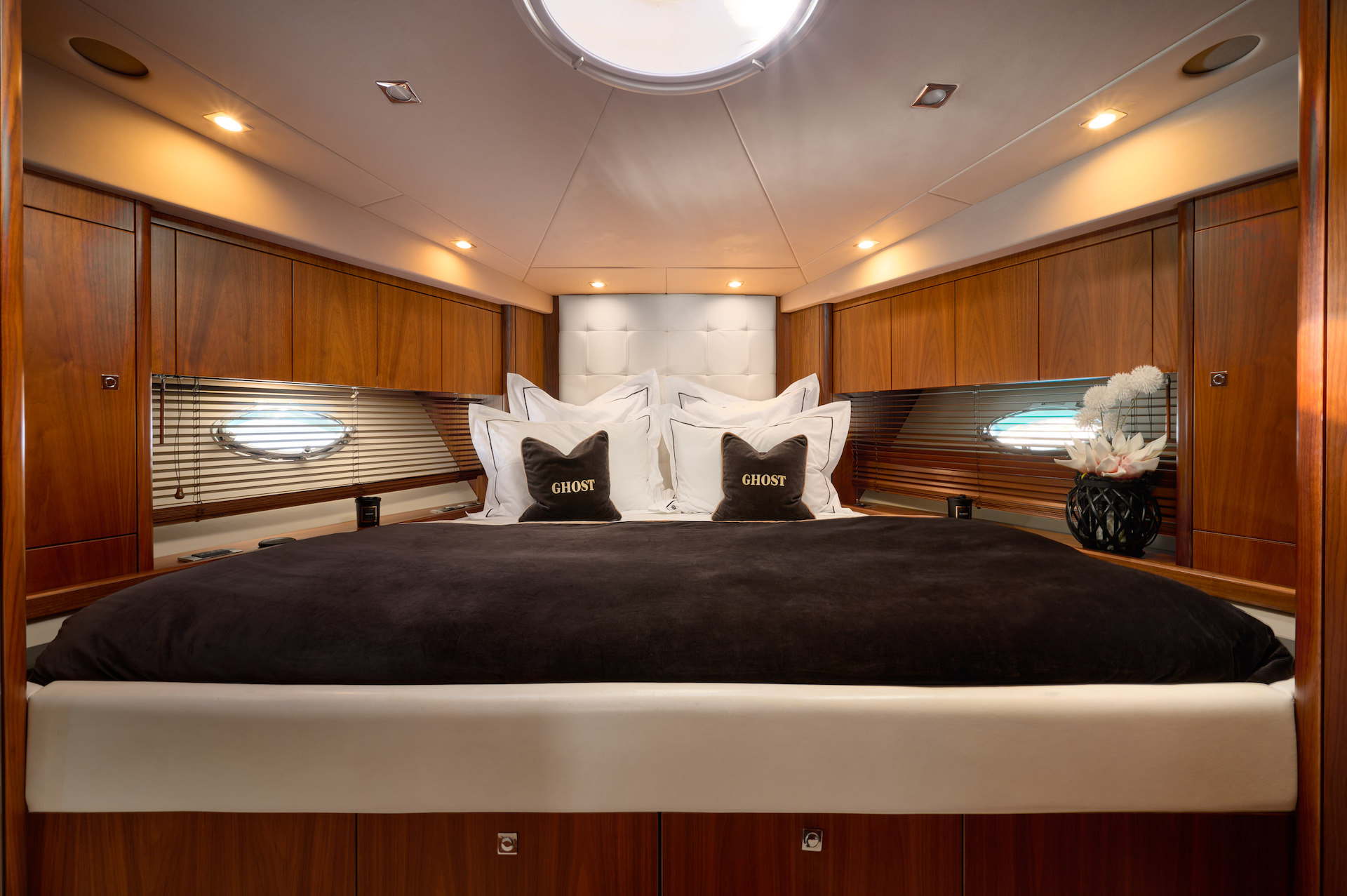 motor yacht charter double cabin
