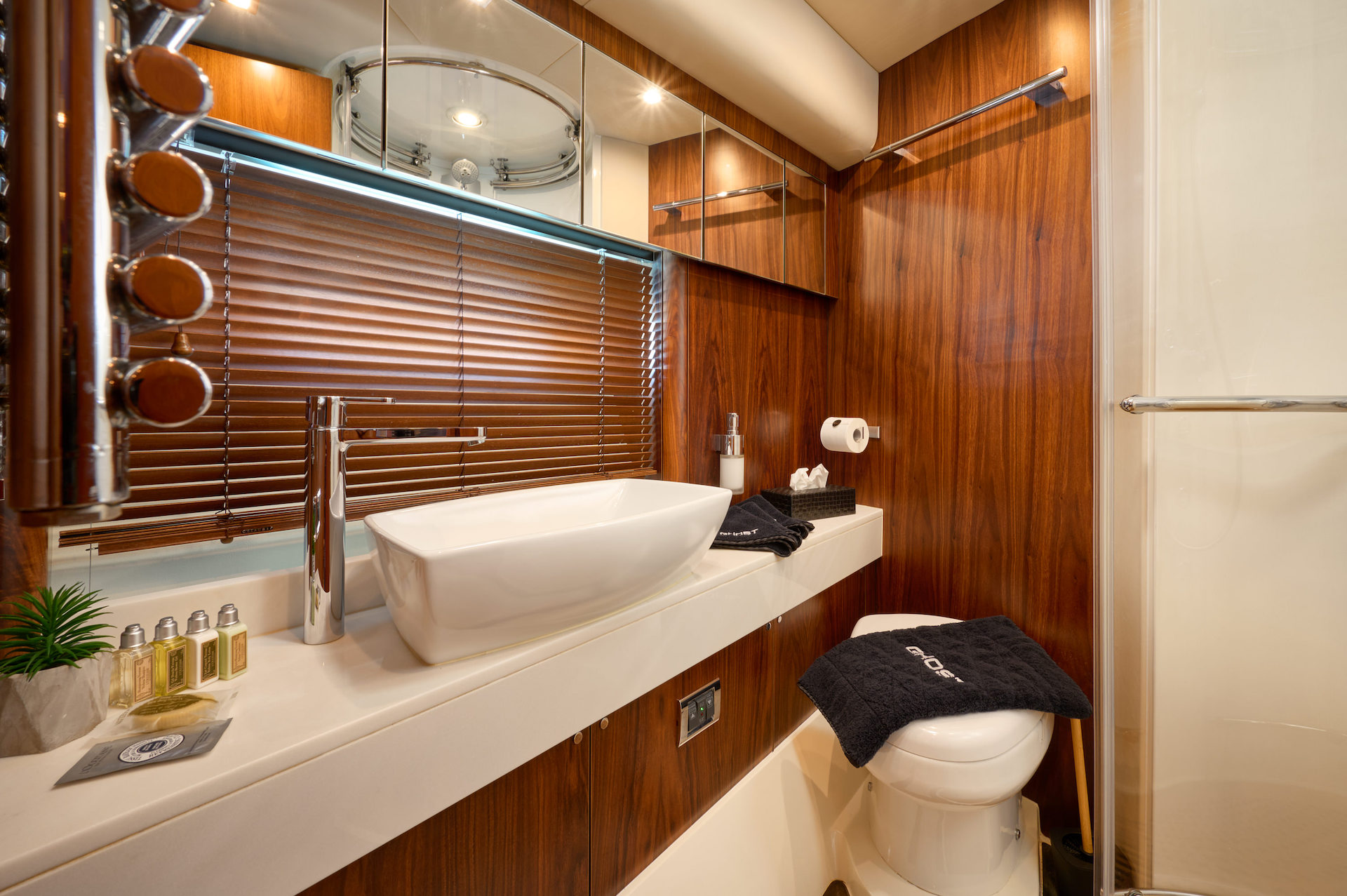 motor yacht charter ghost en suite