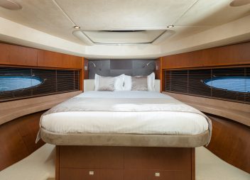 yacht charter Champion VIP cabin