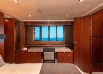 yacht charter Champion master desk