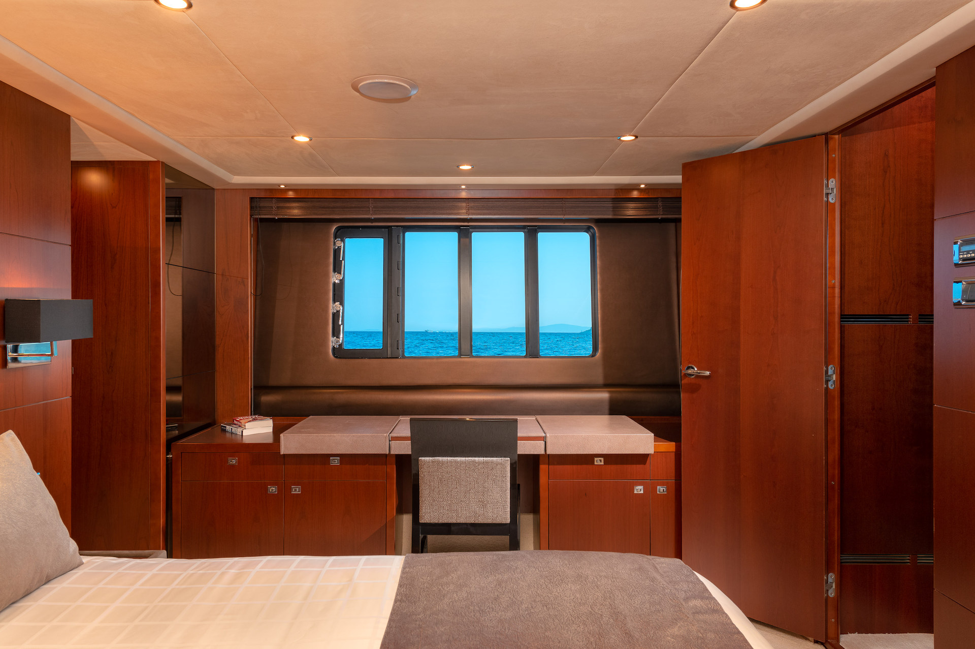 yacht charter Champion master desk