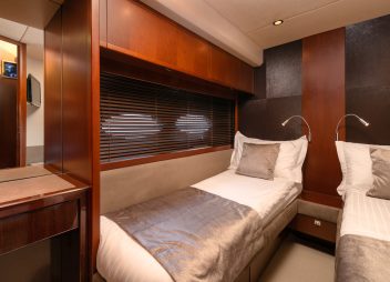 yacht charter Champion twin cabin