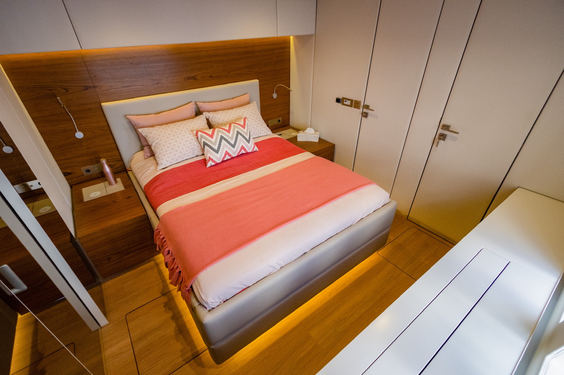 yacht charter double cabin Fantastic Too
