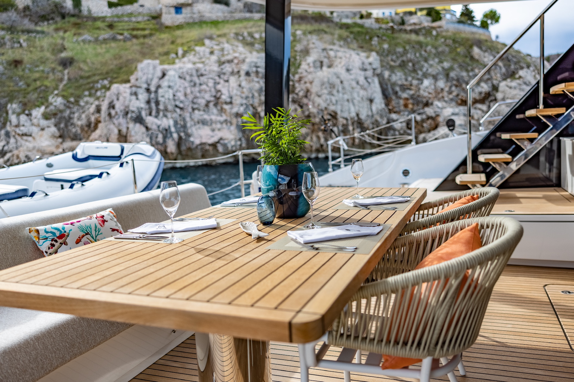 yacht charter Fantastic Too dining