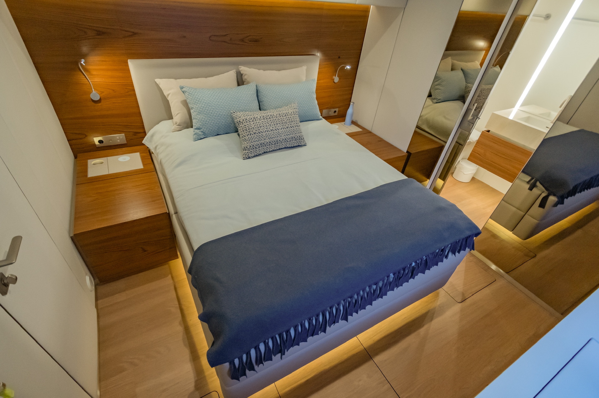 yacht charter Fantastic Too double cabin