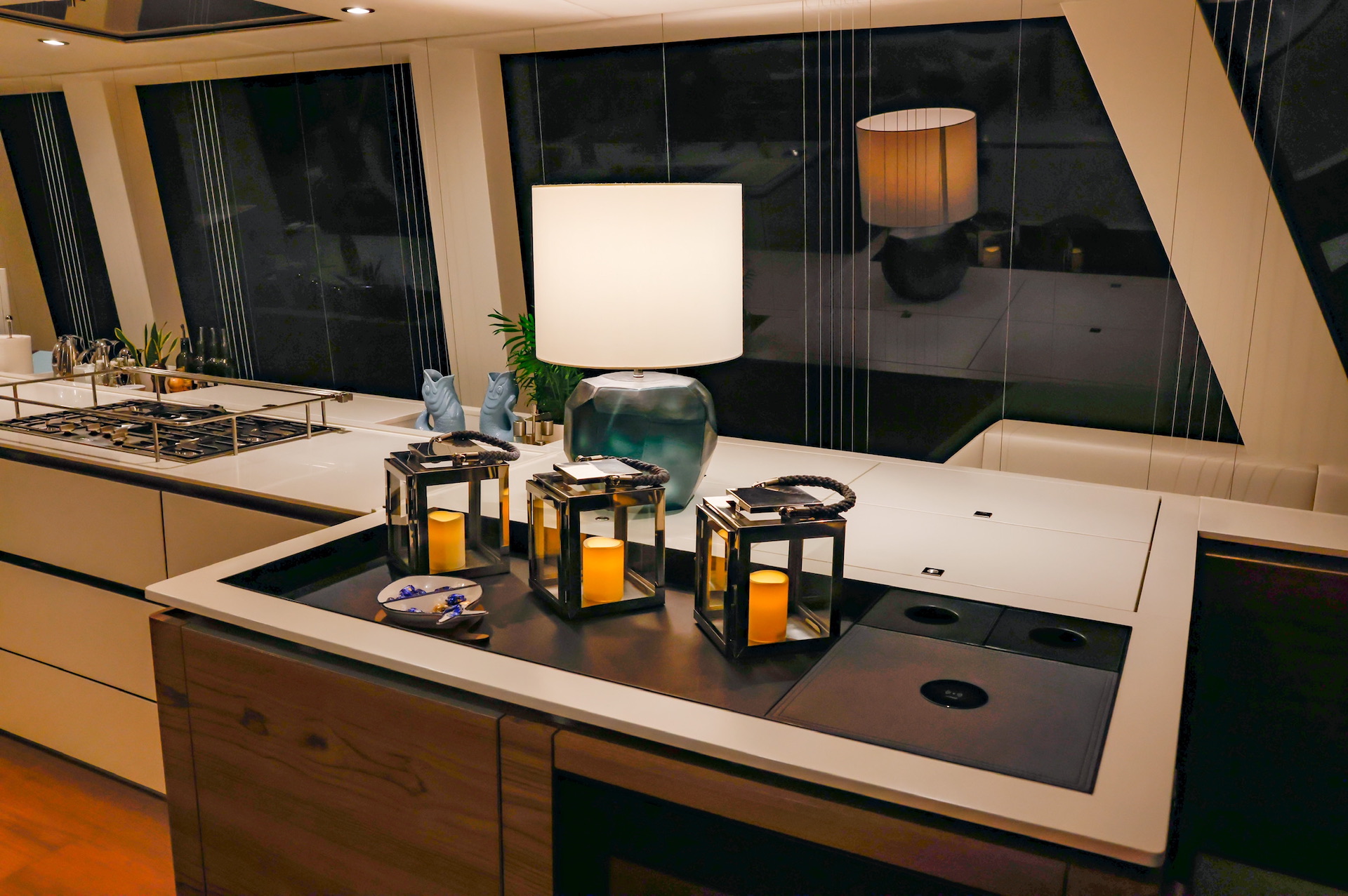 yacht charter Fantastic Too galley