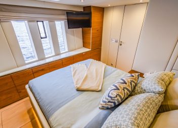 yacht charter Fantastic Too luxury cabin