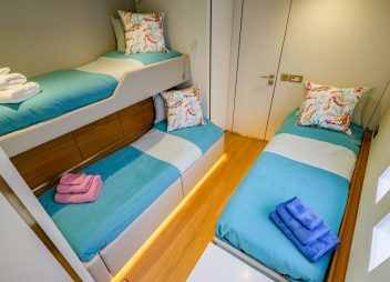 yacht charter Fantastic Too twin cabin