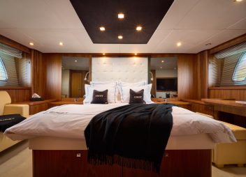 yacht charter ghost master cabin